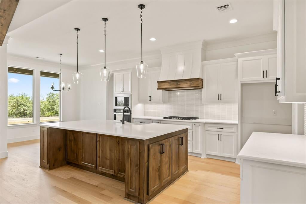 761 Burr Oak Ln, Weatherford, TX 76085 photo