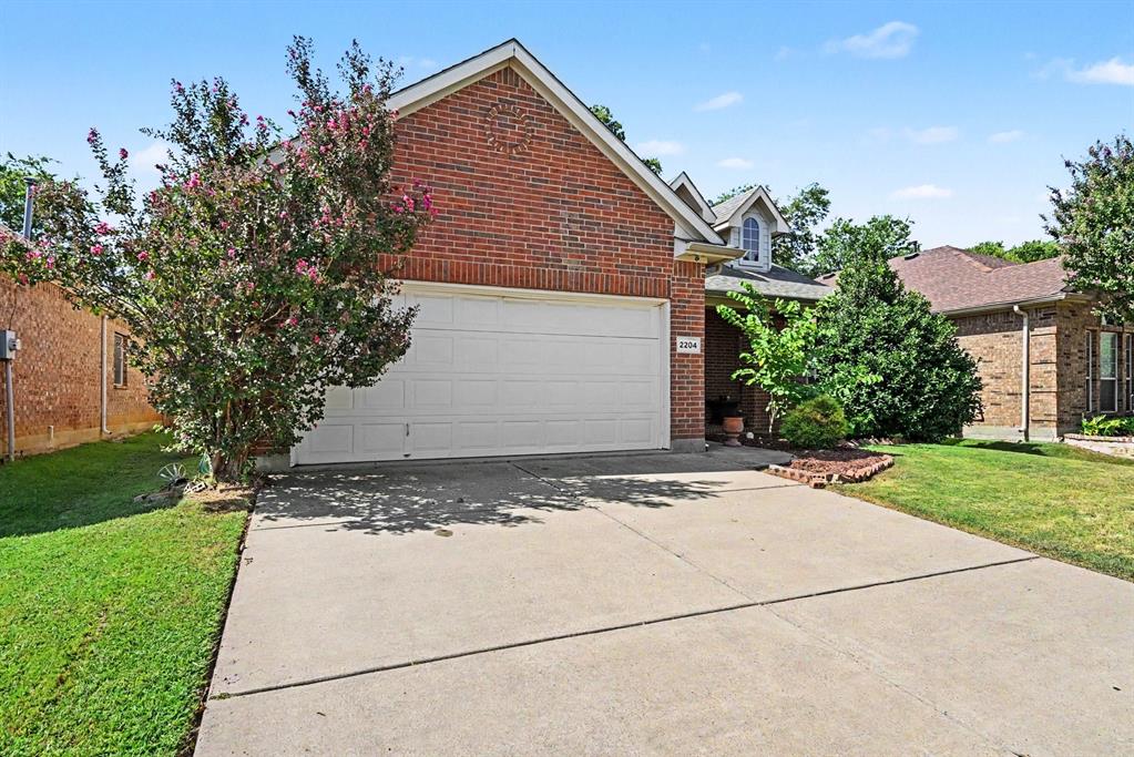 2204 Priscella Dr, Fort Worth, TX 76131 photo
