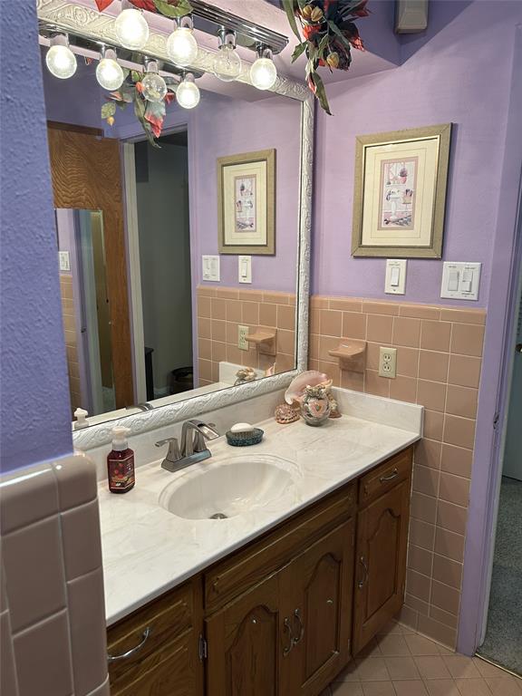 105 Lindenwood Dr, Lancaster, TX 75134 photo