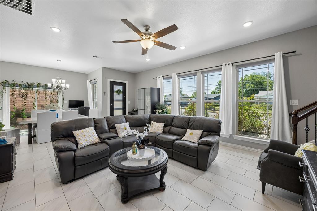 431 W Pioneer Dr, Irving, TX 75061 photo