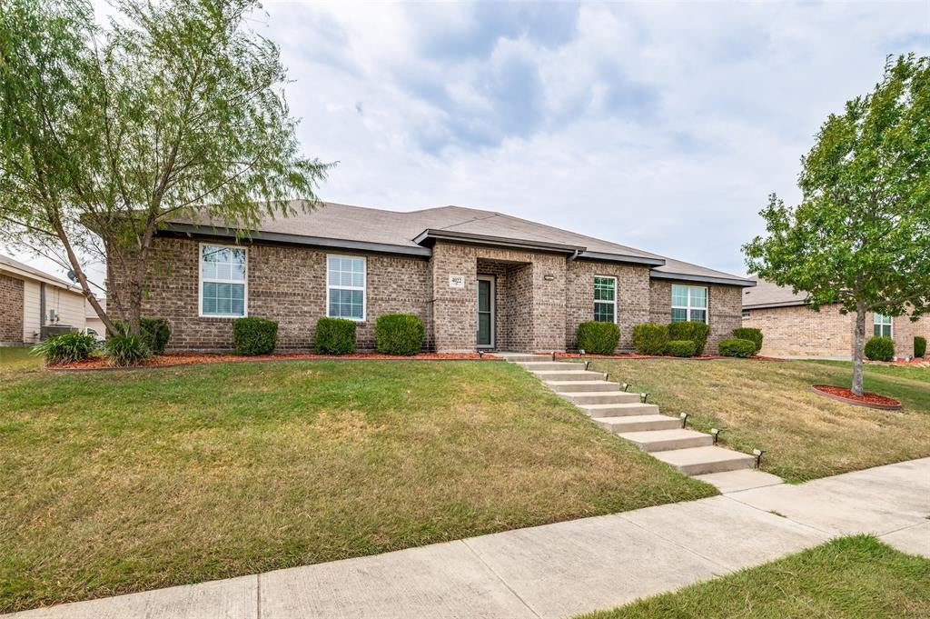 4022 Meadow Canyon Dr, Lancaster, TX 75146 photo