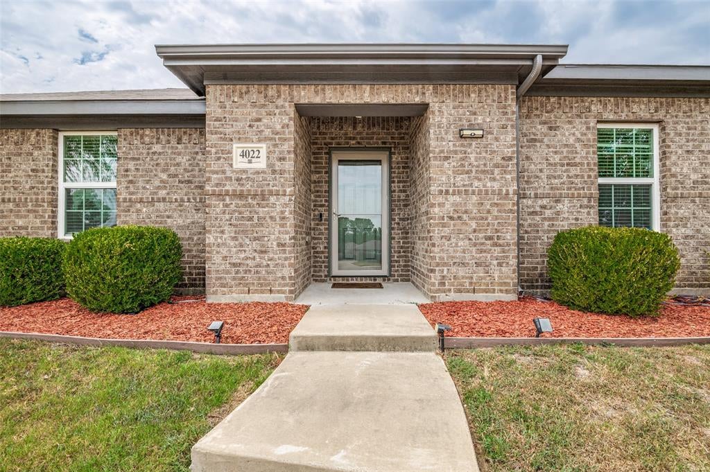 4022 Meadow Canyon Dr, Lancaster, TX 75146 photo