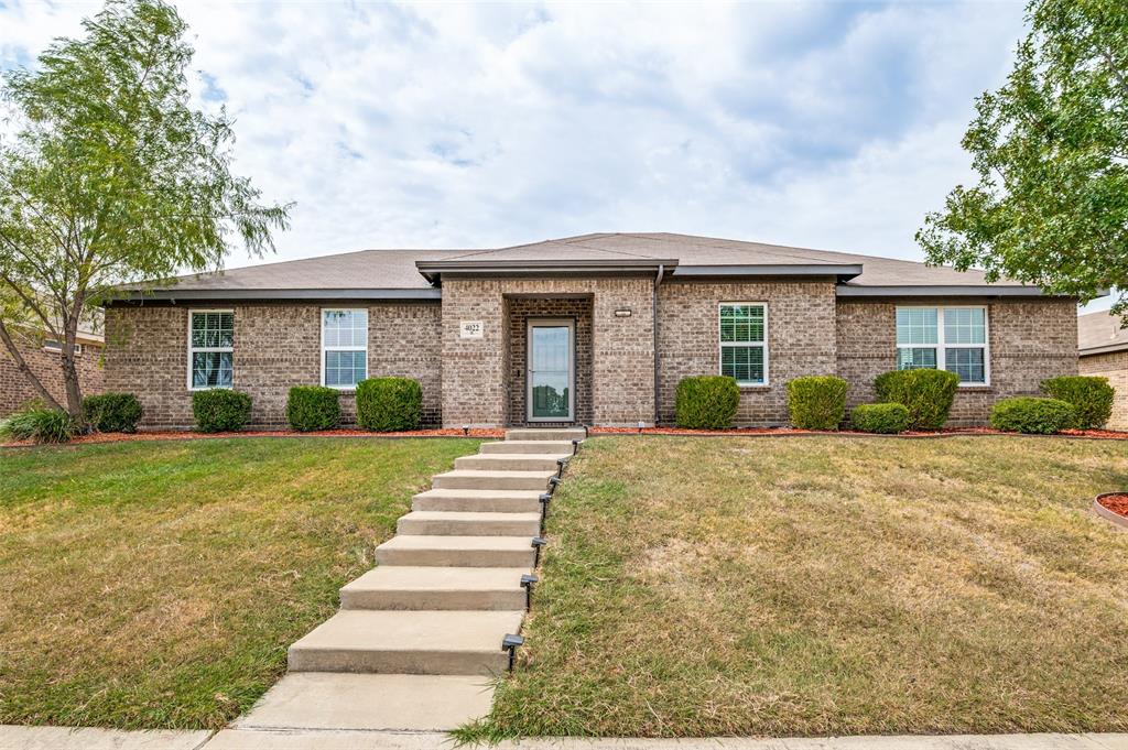4022 Meadow Canyon Dr, Lancaster, TX 75146