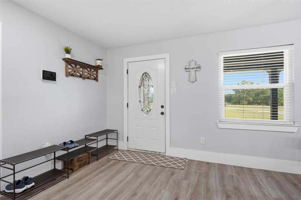 1985 E Renfro St, Burleson, TX 76028 photo