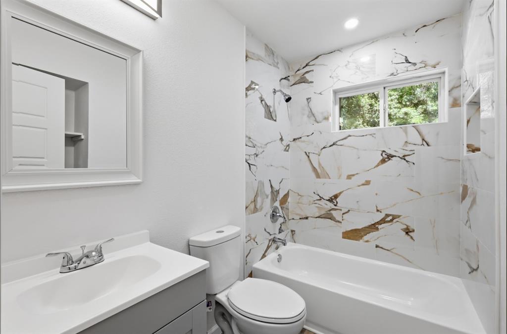 810 N Carrier Pkwy, Grand Prairie, TX 75050 photo