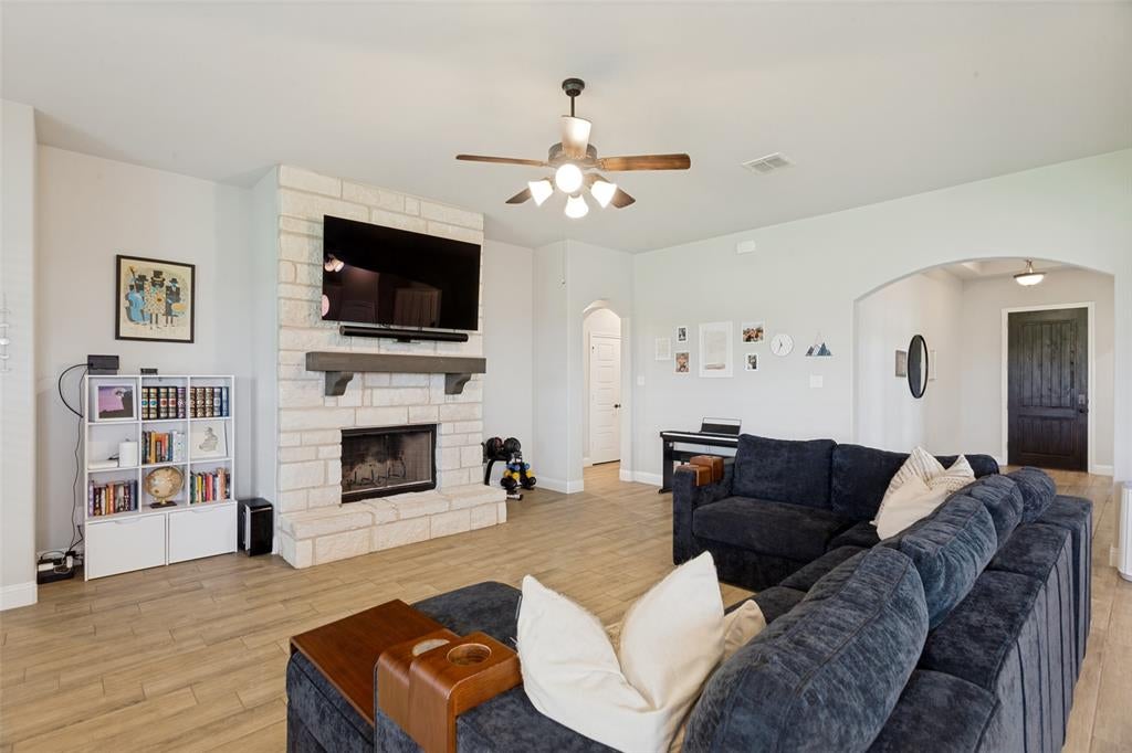 12701 Whispering Wind Dr, Godley, TX 76044 photo