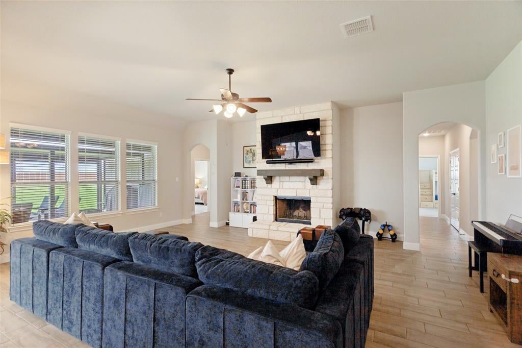 12701 Whispering Wind Dr, Godley, TX 76044 photo