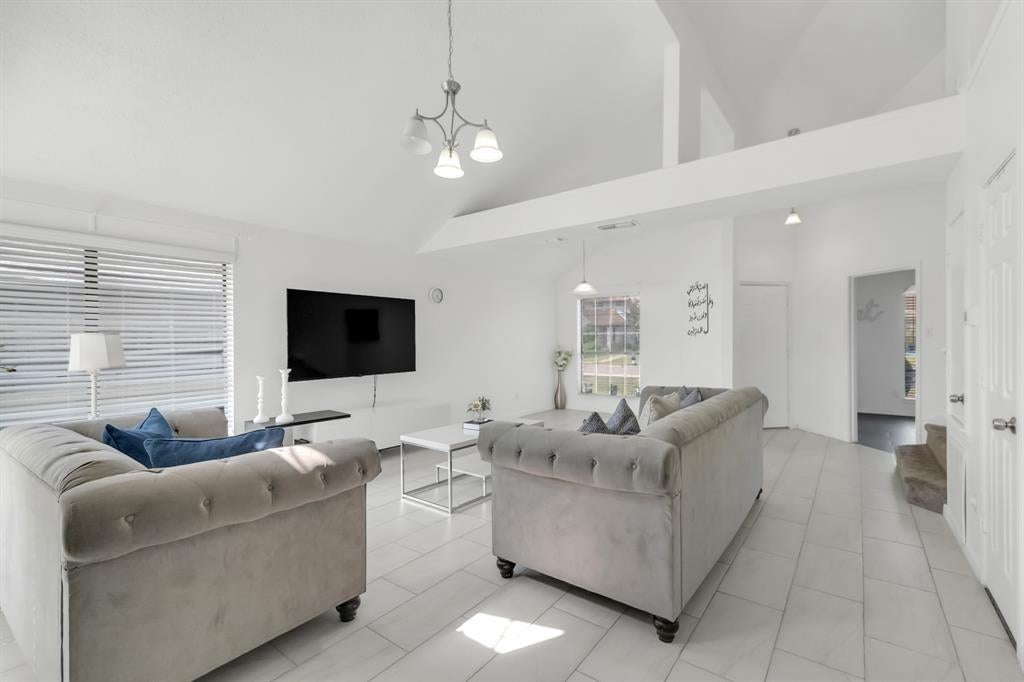 2111 Prairie Creek Trl, Garland, TX 75040 photo