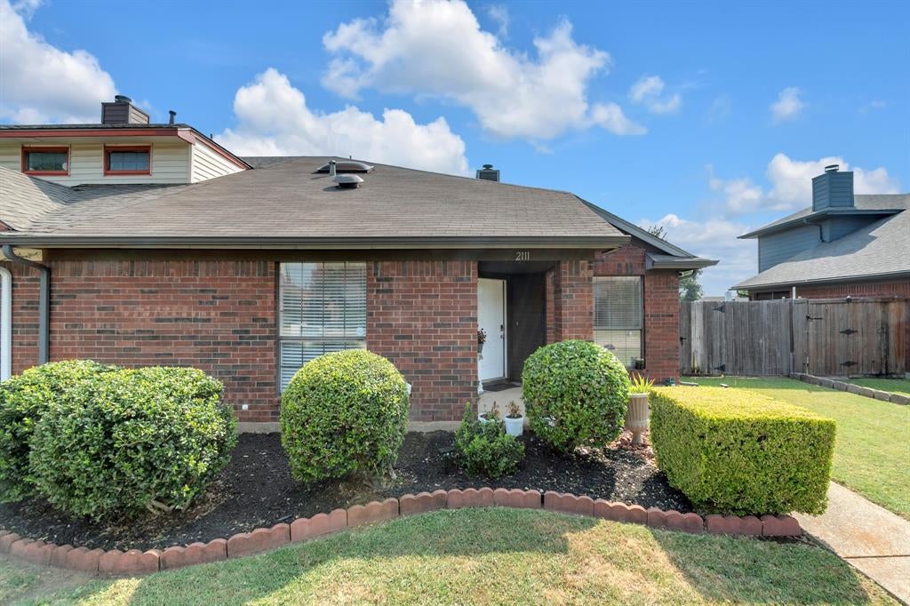 2111 Prairie Creek Trl, Garland, TX 75040 photo
