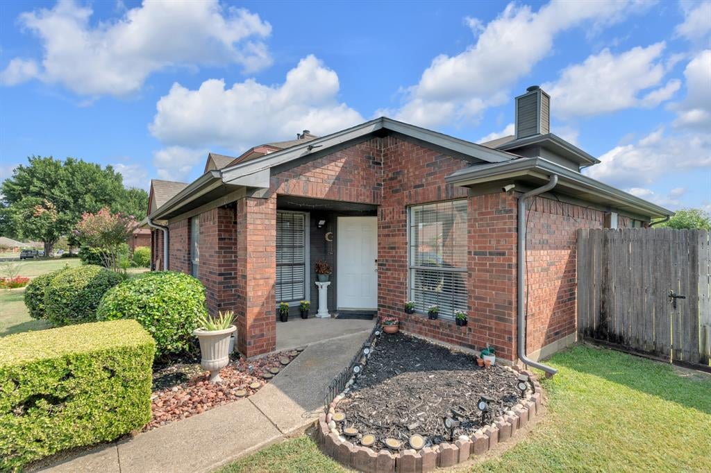 2111 Prairie Creek Trl, Garland, TX 75040 photo