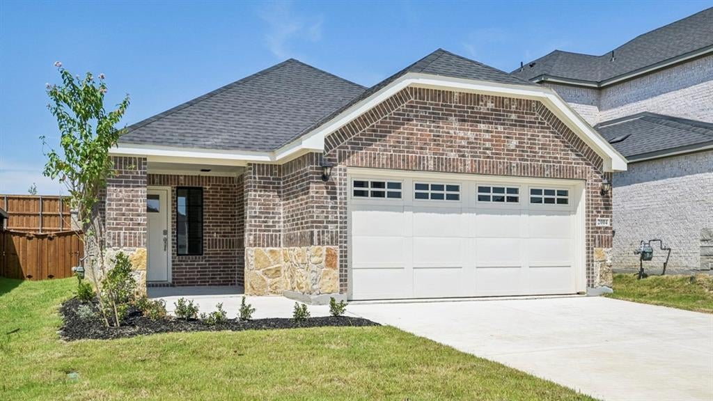 2004 Whispering Ln, Celina, TX 75009