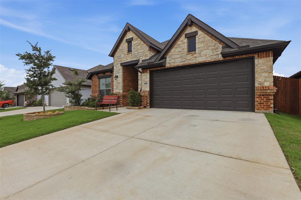 908 Misty Ln, Cleburne, TX 76033 photo