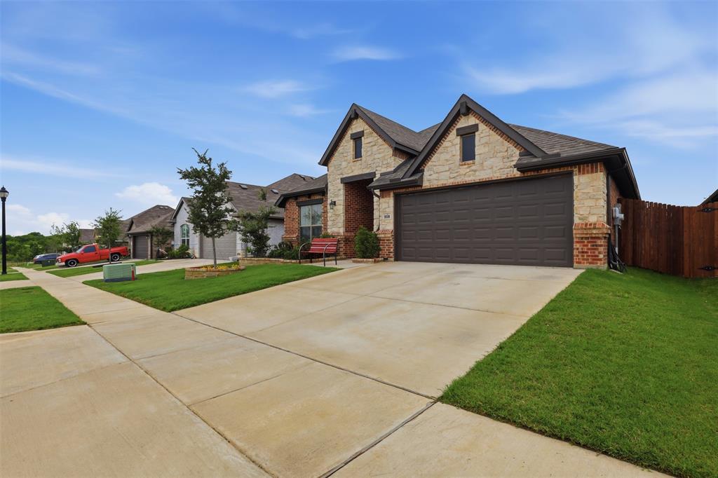 908 Misty Ln, Cleburne, TX 76033 photo