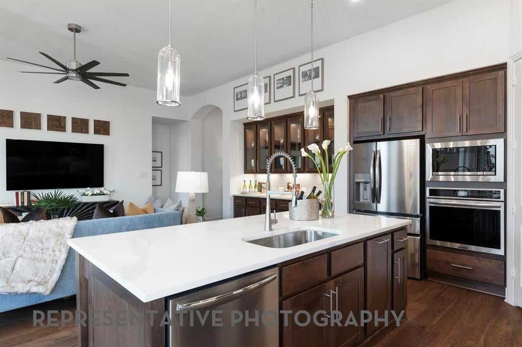 2037 Trickle Creek Ln, Midlothian, TX 76065 photo