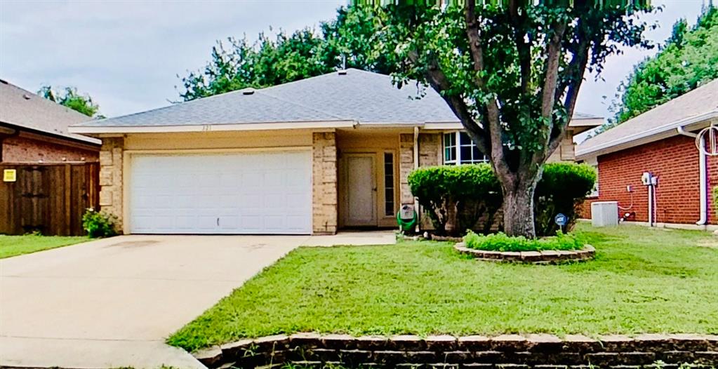 321 Boliver Ave, Lake Dallas, TX 75065