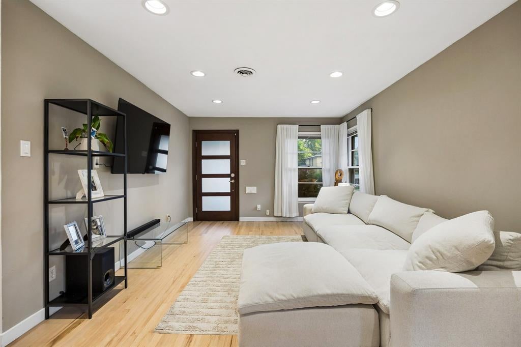 2111 Melbourne Ave, Dallas, TX 75224 photo