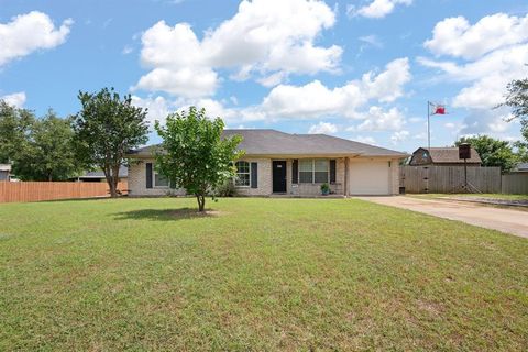 Single Family Residence in Cleburne TX 1105 Ashwood Court.jpg