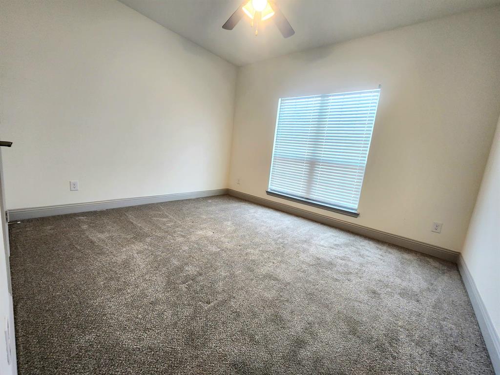 490 Oak Creek Dr, Lavon, TX 75166 photo