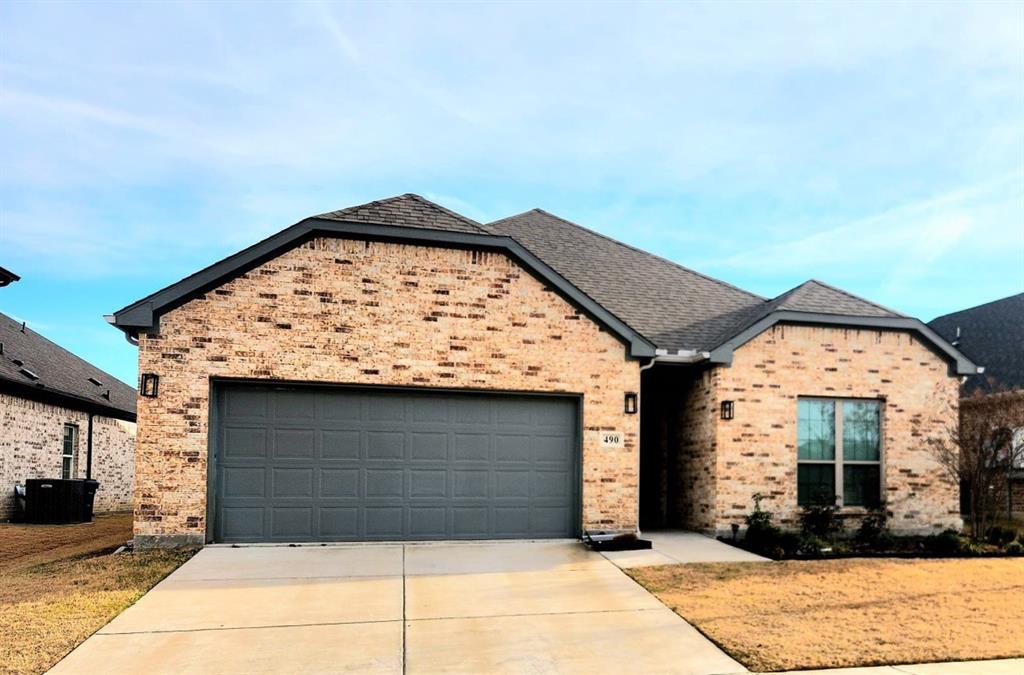 490 Oak Creek Dr, Lavon, TX 75166