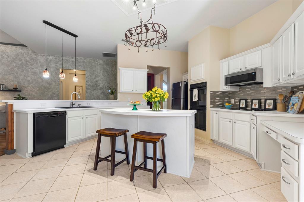 1906 Walnut Hill Dr, Rowlett, TX 75088 photo