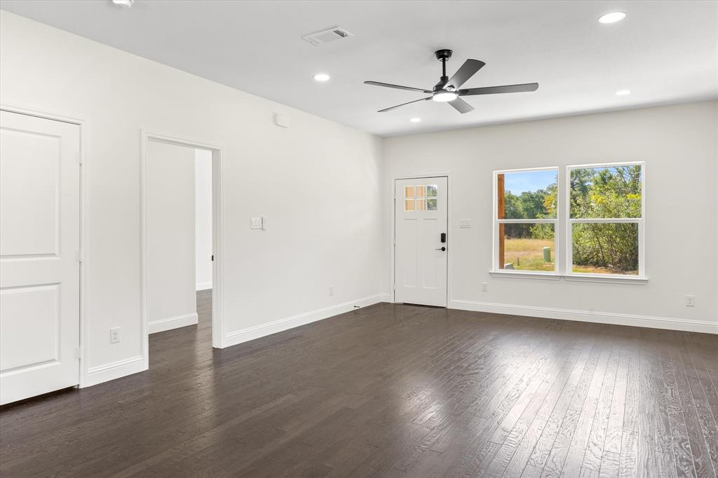 5660 Lone Star Cir, Granbury, TX 76048 photo