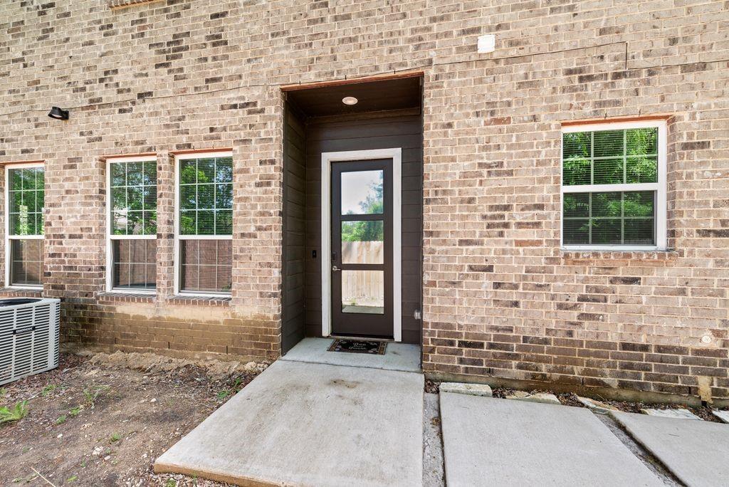 215 Idle Creek Ln, Desoto, TX 75115 photo