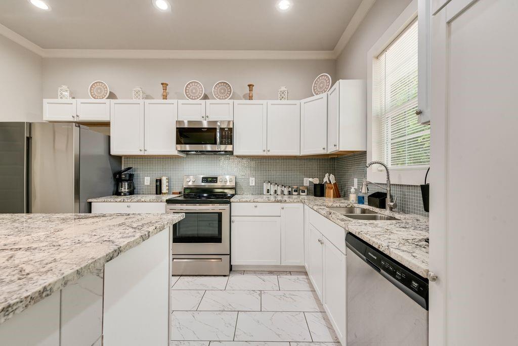 215 Idle Creek Ln, Desoto, TX 75115 photo