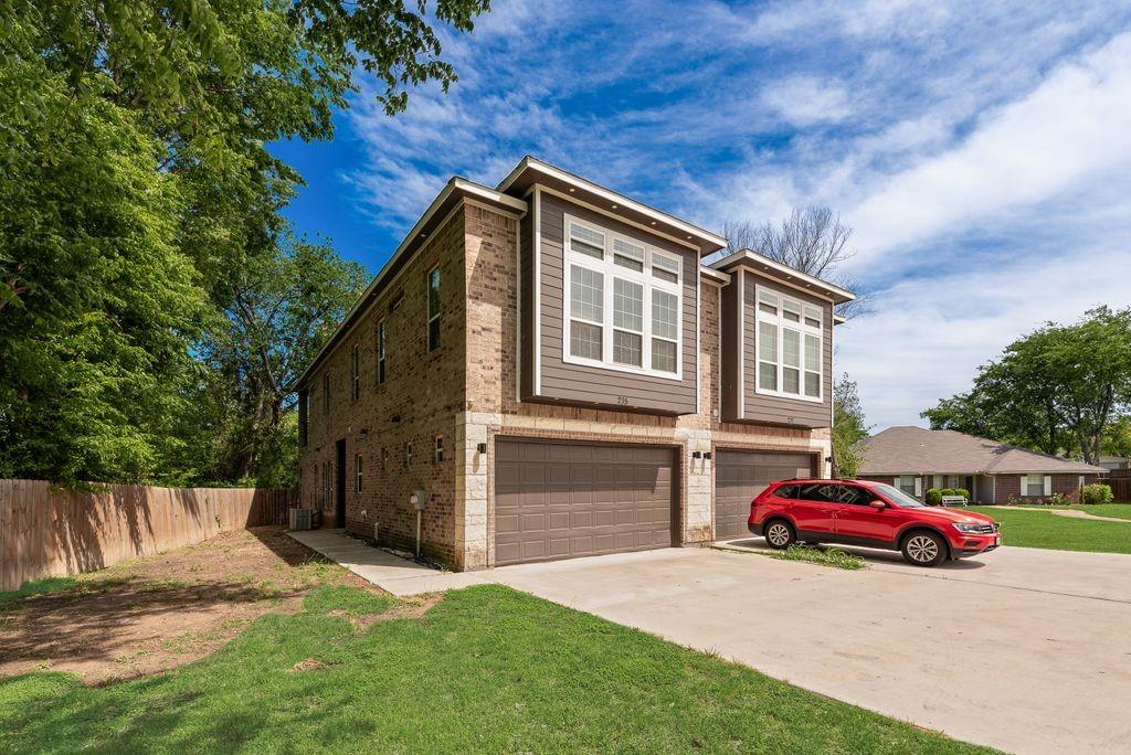 215 Idle Creek Ln, Desoto, TX 75115