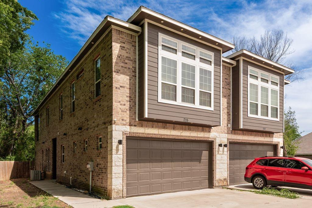 215 Idle Creek Ln, Desoto, TX 75115 photo