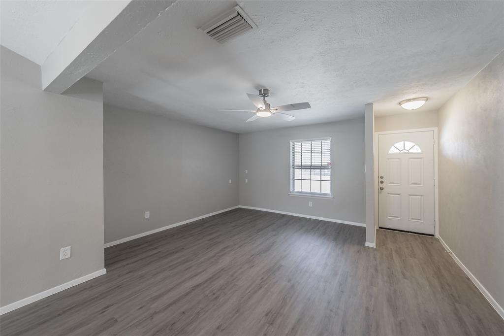1546 Oakbrook St, Lancaster, TX 75134 photo