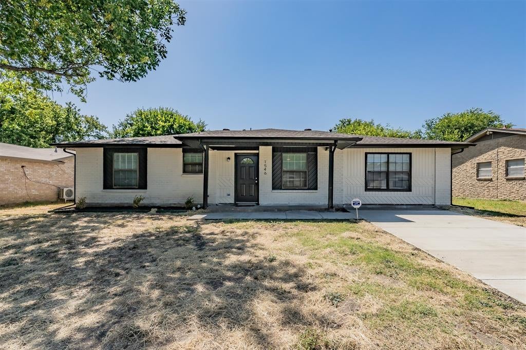1546 Oakbrook St, Lancaster, TX 75134