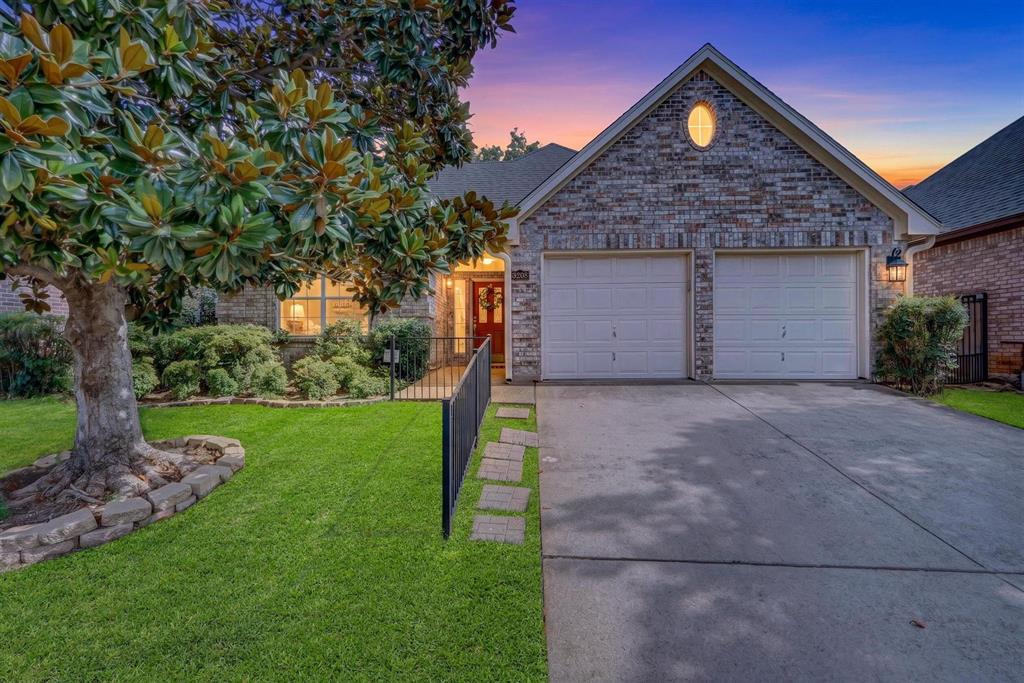 3208 Village Oak Dr, Arlington, TX 76017