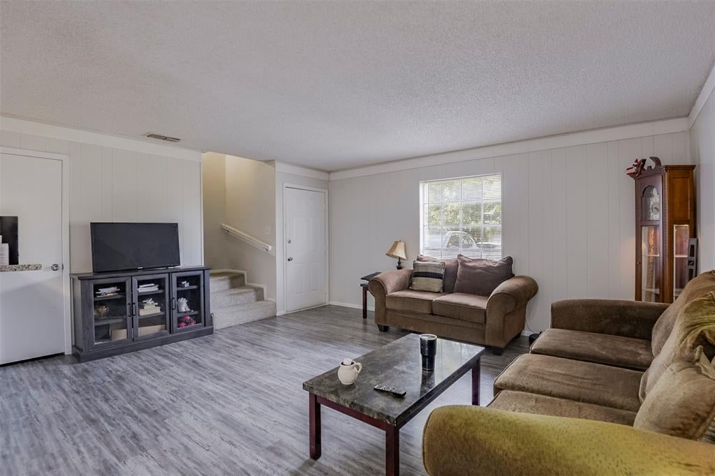 625 NW Renfro St, Burleson, TX 76028 photo