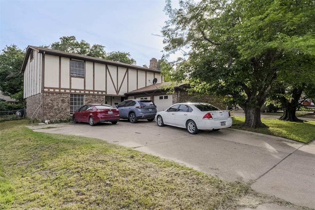 625 Renfro St, Burleson, TX 76028
