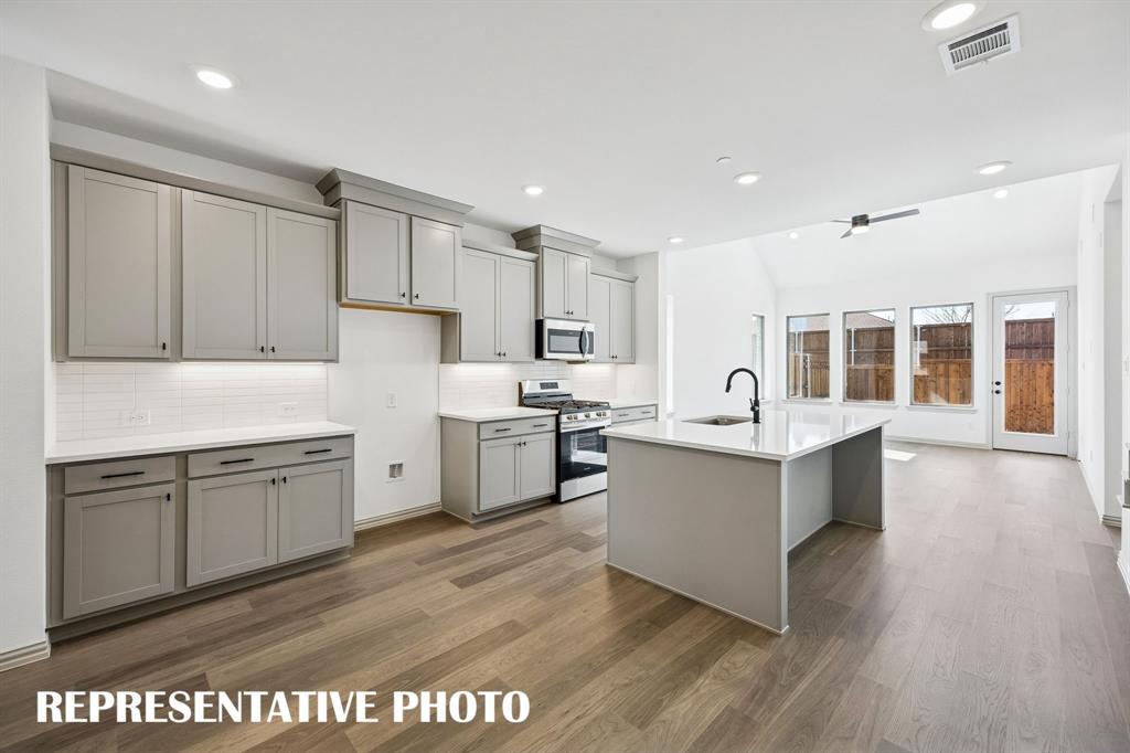 3557 Pierce Ln, Grand Prairie, TX 75052 photo