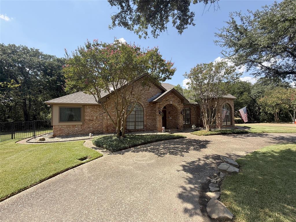 100 Kings Row Dr, Mansfield, TX 76063