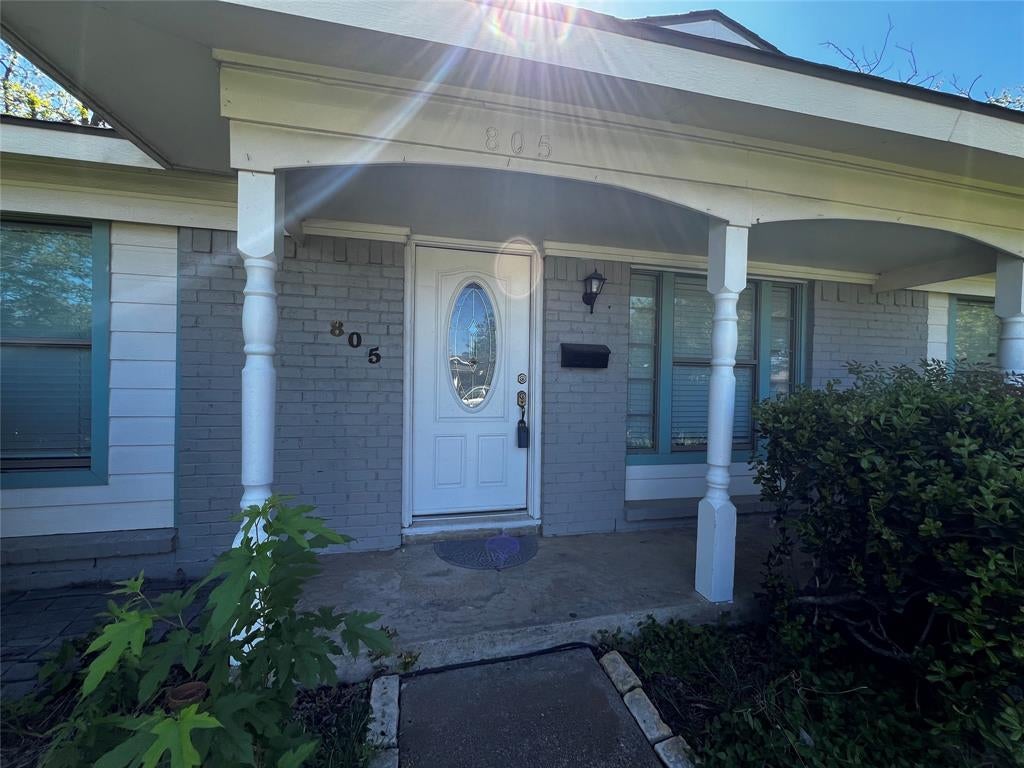 805 Brookshire Cir, Garland, TX 75043 photo