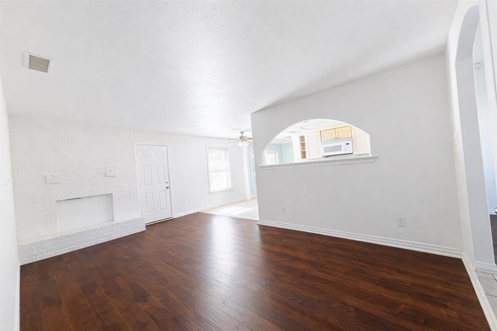 805 Brookshire Cir, Garland, TX 75043 photo