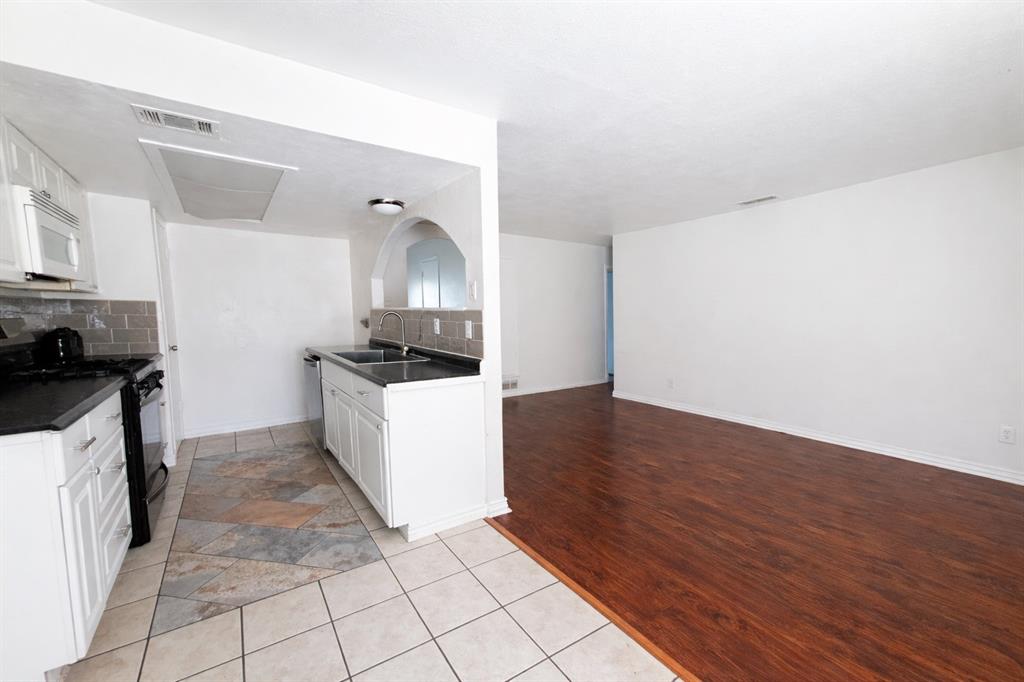 805 Brookshire Cir, Garland, TX 75043 photo