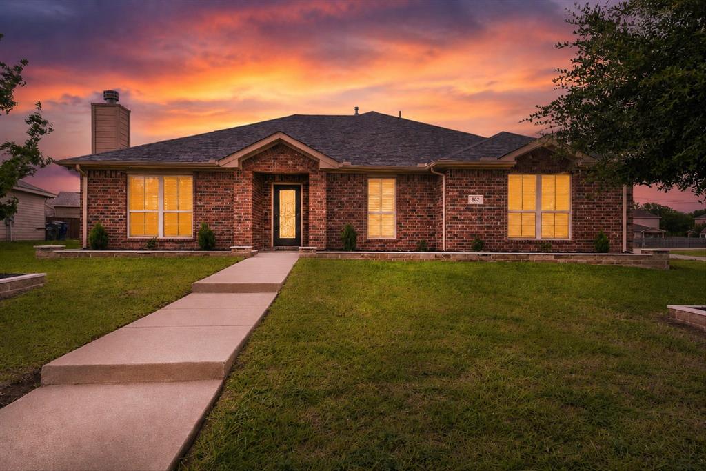 602 Hearthstone Dr, Lancaster, TX 75146