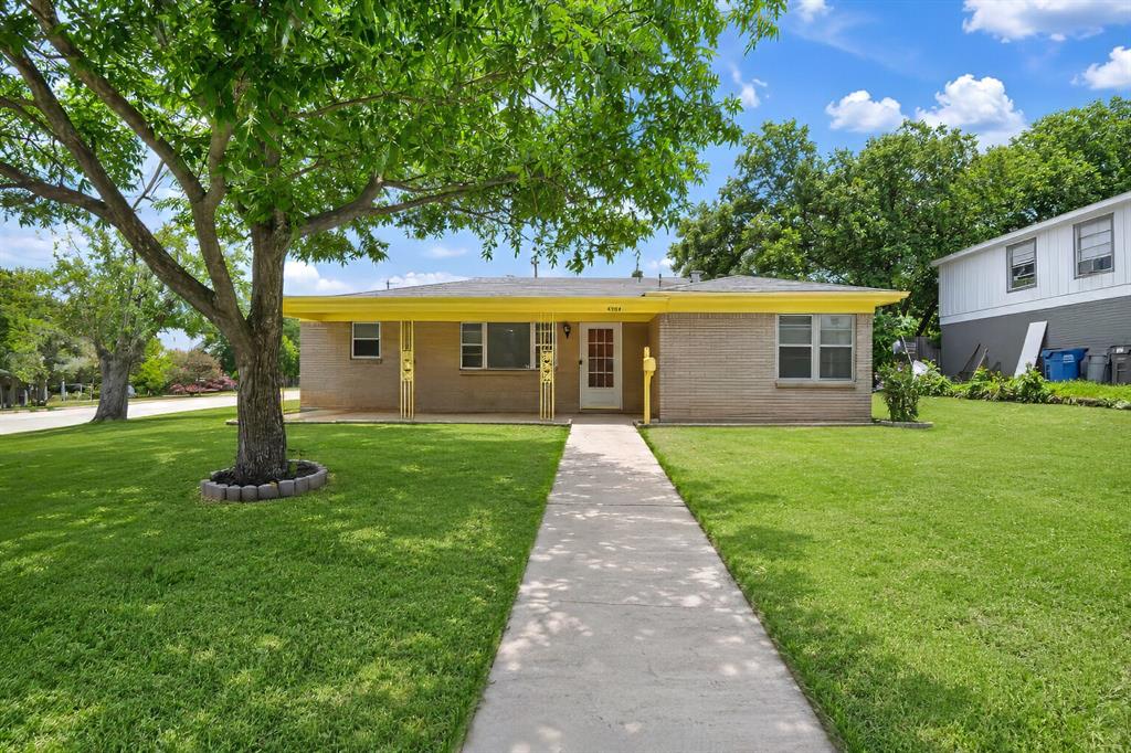 4028 Shawnee Trl, Lake Worth, TX 76135