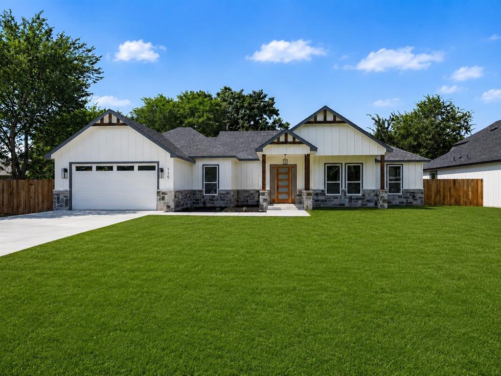 115 Dennis Dr, Azle, TX 76020