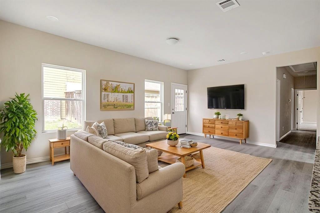 1005 E Tucker St, Fort Worth, TX 76104 photo