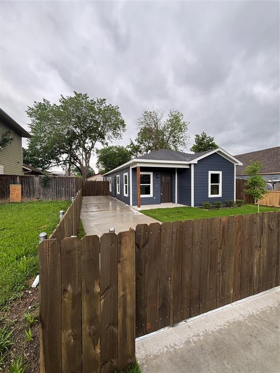 1005 Tucker St, Fort Worth, TX 76104