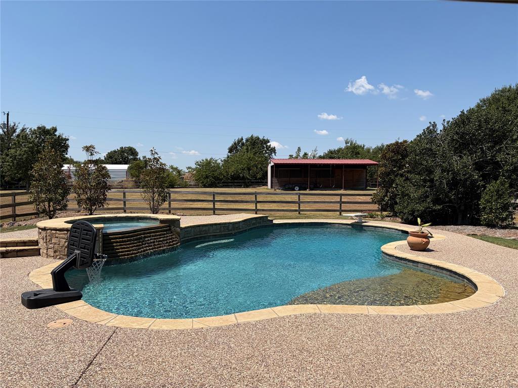 945 Scarlett Dr, Dumas, TX 75002