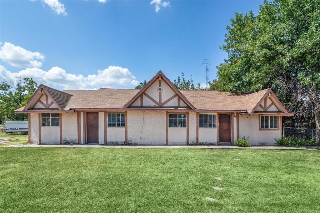 612 Meadow Park Dr, White Settlement, TX 76108