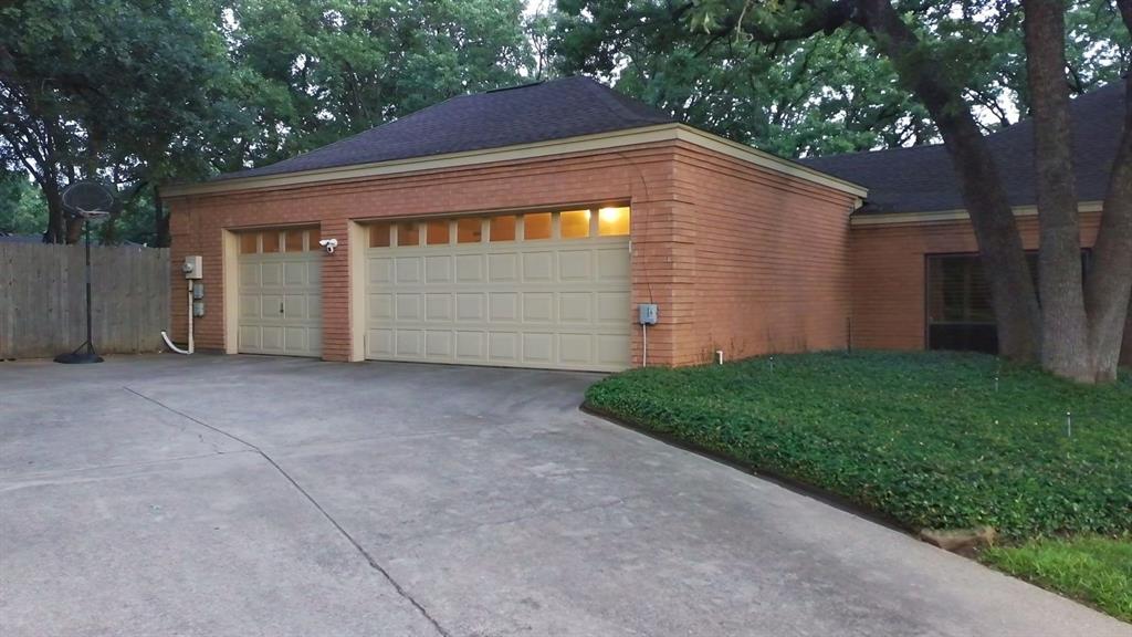 1205 Riverview Dr, Arlington, TX 76012 photo
