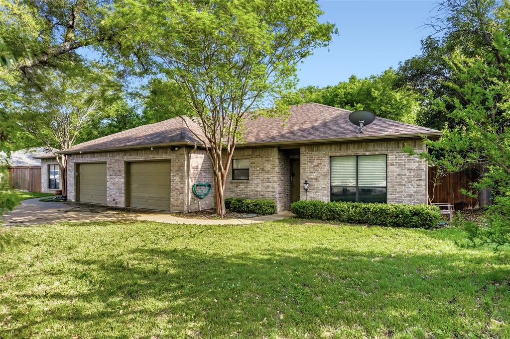 6525 Greenway Rd, Fort Worth, TX 76116