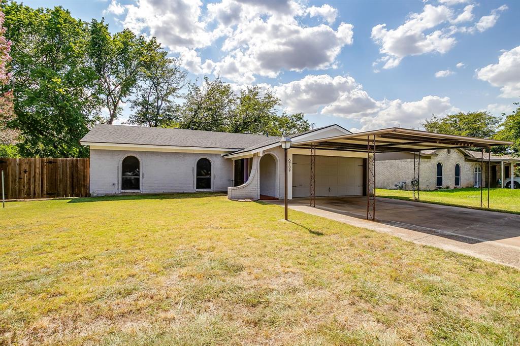 6709 Summit Ridge Dr, Watauga, TX 76148