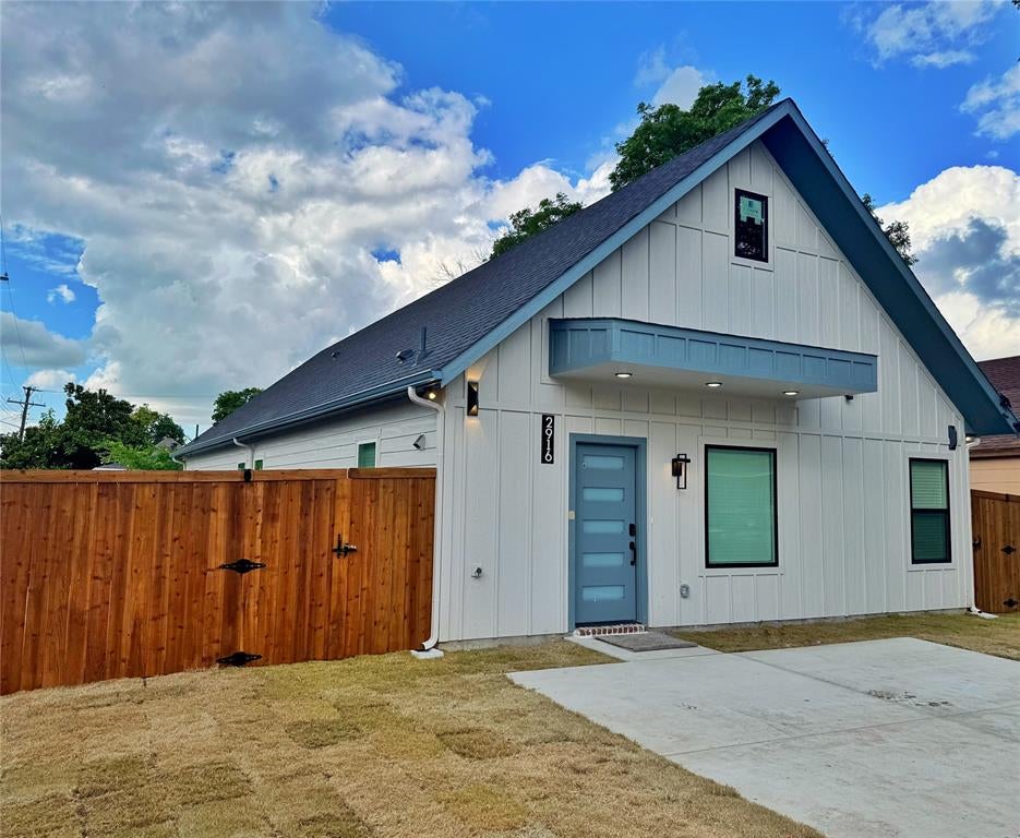 2916 Hemphill St, Greenville, TX 75401 photo